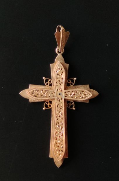  CROSS in yellow gold 750°/00 Weight : 2.8...
