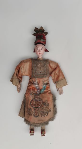  Poupée ancienne de théâtre Chinois en bois et habillée d'origine, articulée. H 28cm...