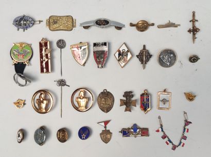 null 
SET of about 30 military and other insignia