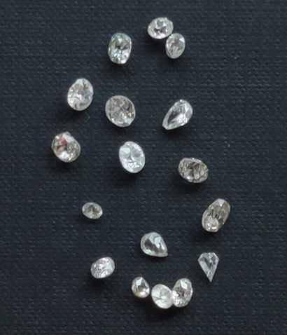 
LOT de 17 diamants taille ancienne
Poids...