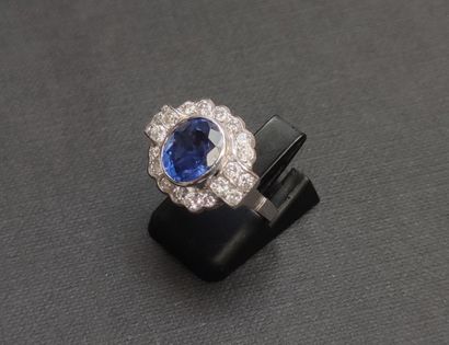 null 
RING IN GOLD 750°/00 set with a sapphire of about 4.50 carats and a surround...