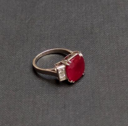 null 
RING IN GOLD 750°/00 set with a natural 5.74 carat Burmese ruby, with its GEM...