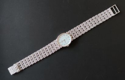 null 
OMEGA

MONTRE-BRACELET de Dame, boitier et bracelet souple ajouré en or gris,...