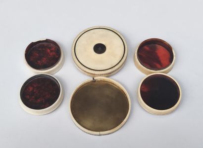 null 
Set of THREE BOXES of round shape lined on the inside with tortoiseshell, the...