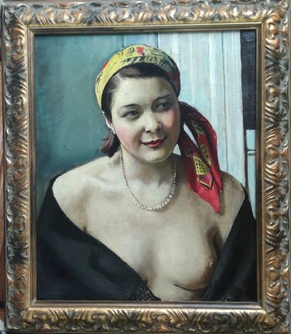 null 
H. TAVERNIER (XXe)

Portrait en buste de jeune femme au foulard jaune et au...