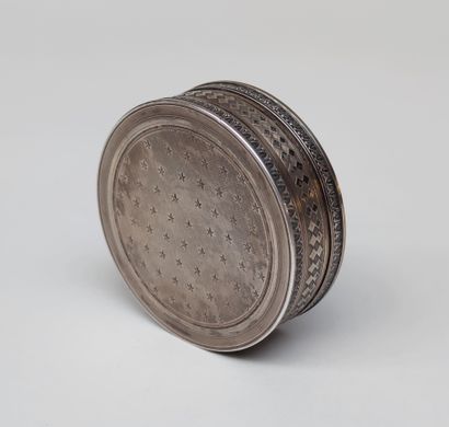 null 
SMALL round silver box, with chased and guilloched decoration on all sides,...