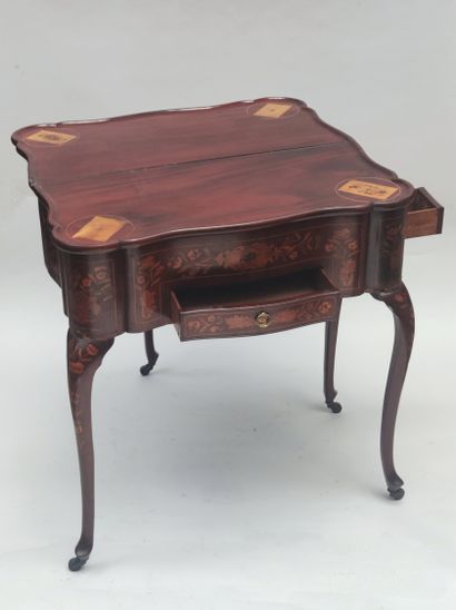 null 
Console games table in mahogany veneer and marquetry with rich decoration of...