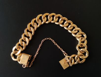 null 
 BRACELET GOURMETTE en or jaune 750°/00  avec chaine de sécurité Poids : 71.4...