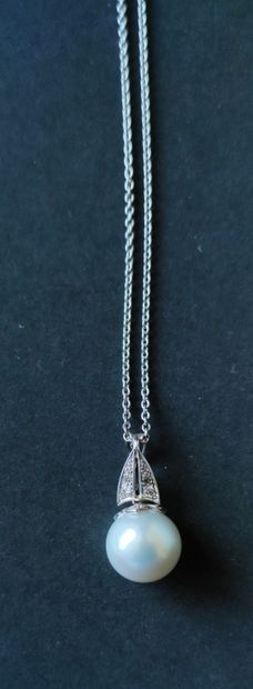 
chain and pendant in white gold with a large...