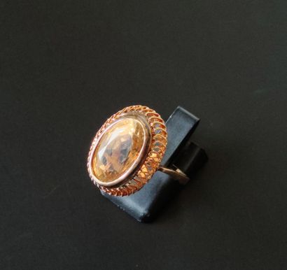 
Yellow gold ring set with a citrine or topaz

Gross...