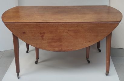 null 
TABLE en acajou, six pieds et deux volets, XIXe siècle 

70 X 145 X 70 cm volet...