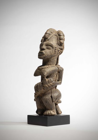 null Ibo/

Izzi

(Nigéria) Statue en bois mi-lourd à patine croûteuse représentant...