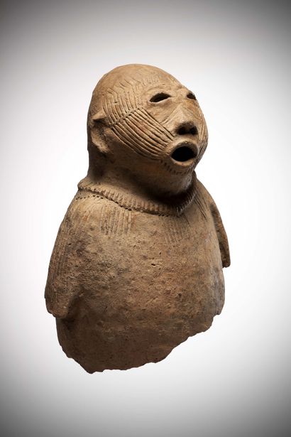 null Dakari

(Nigeria) Upper part of a terracotta statue with an expressive face...