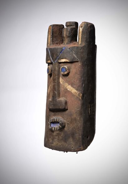 null Kalabari

(Nigeria) Mask evoking a water spirit half human half animal.

Trace...