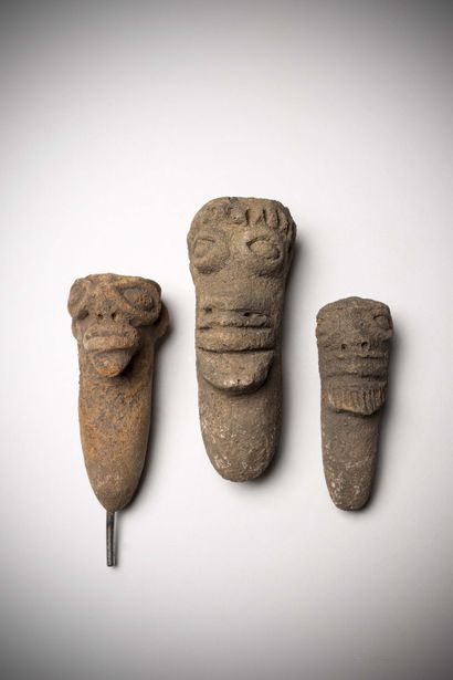 null Koma

(Nord Ghana) Lot de trois têtes piquets à visage barbus. N(H : 11 cm)

M(H :...