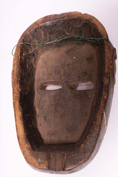 null Bwaka

(RDC) Très ancien masque à visage concave enduit de ngula ocre rouge...