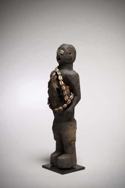 null Konkomba

( Togo / Ghana ) Statue masculine portant un crâne d'animal en reliquaire...