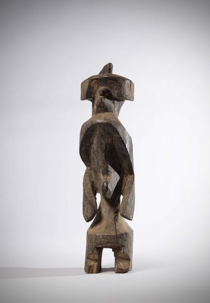 null Moumouyé 

(Nigeria) Powerful statue in heavy wood with a patina of use, the...