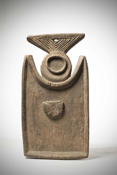 null Ibo

(Nigéria) Grand plat sacrificiel comportant un billot et une coupe.

Le...