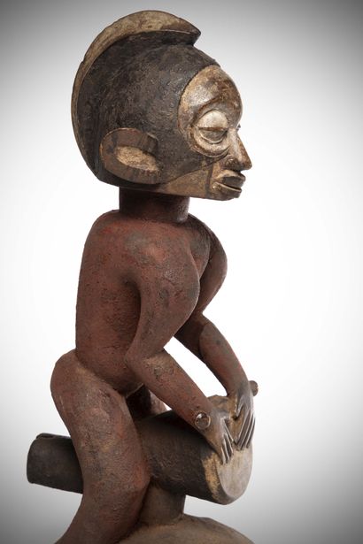 null Nkanu

(RDC) Statue en bois polychrome représentant un joueur de tambour. 

Cette...