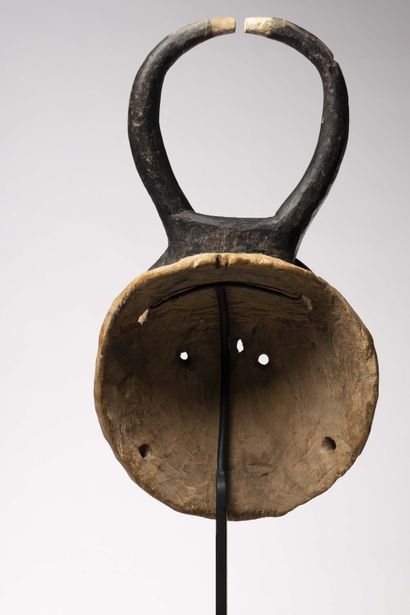 null Baule

(Ivory Coast) Kplékplé mask belonging to the goli society.

The disc...