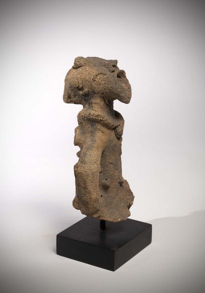 null koma

(Northern Ghana) Important Janiform terracotta statue with eroded excavation...
