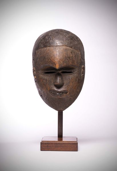 null Idoma

(Nigeria) This ancient mask could come from the north of the Cross River....
