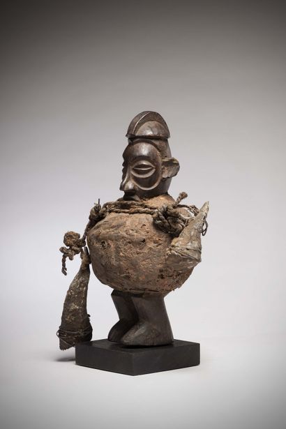 null Yaka

(DRC) Fetish statuette having kept its magical charge 

surrounded by...