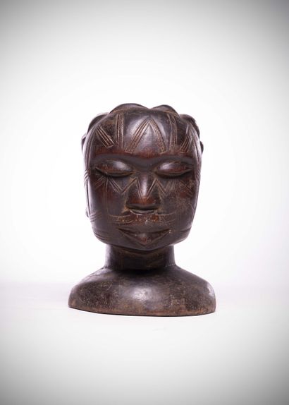 null Makonde

(Mozambique / Tanzania) Altar head representing a young woman with...