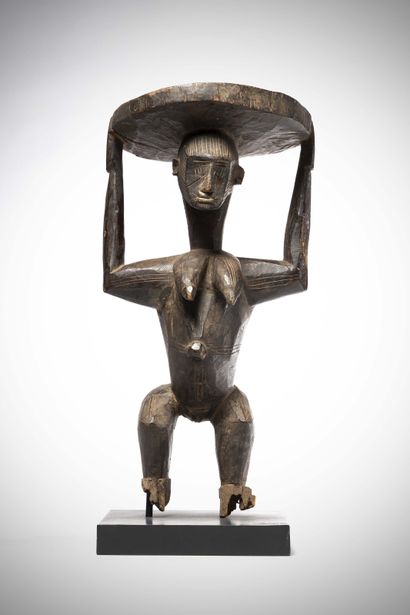 null Afo

( Nigéria ) Siège cariatide d'autel représentant une femme aux traits anguleux...