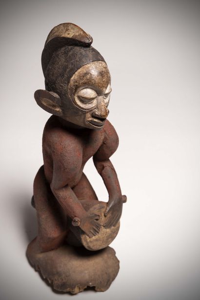 null Nkanu

(RDC) Statue en bois polychrome représentant un joueur de tambour. 

Cette...