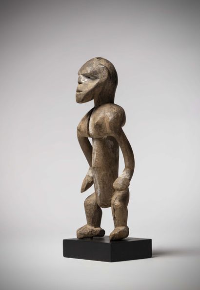 null Angas/Monfol

(Nigeria) Elegant female statue remarkably balanced in terms of...