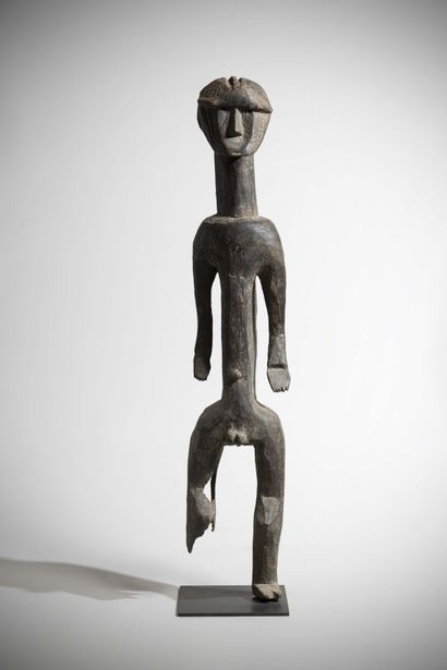 null Angas

(Nigéria) Statue masculine à patine croûteuse en position debout les...