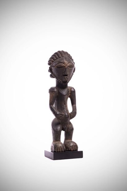 null Bembé

(DRC) Male statuette with a nervous sculpture, wearing a cascading hairstyle.

The...