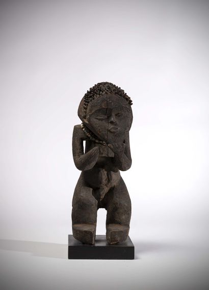 null Mambila 

(Cameroon) Male statue in medium-heavy wood with a black crusty chest...