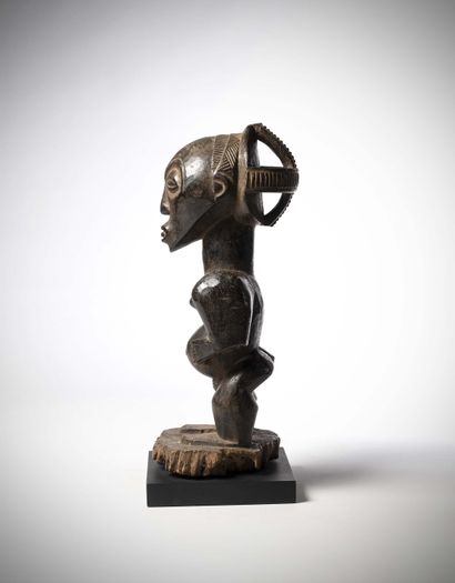 null Hemba 

(RDC) Très ancienne représentation féminine à la tête hypertrophiée...