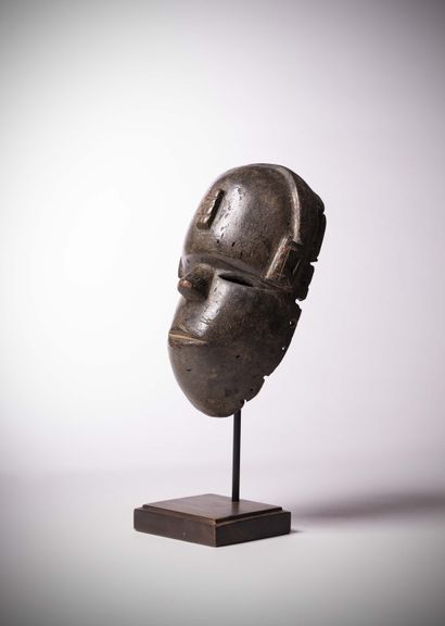 null Ogoni / 

Ibibio (Nigéria) Masque au visage épuré portant trois scarifications...