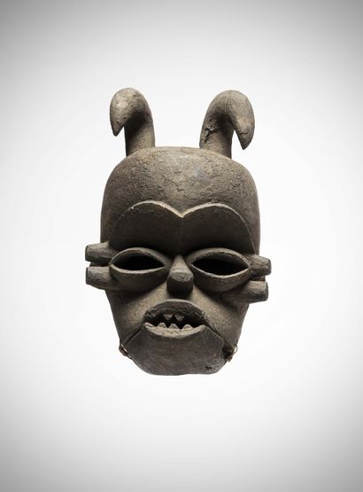 Ibibio

(Nigéria) Très ancien masque à mâchoire...