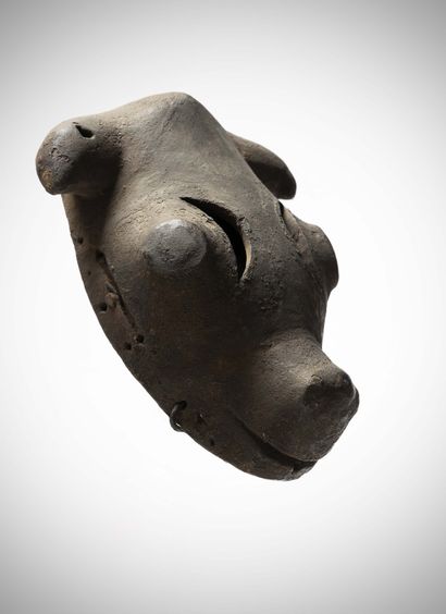 null Ogoni

(Nigeria) Zoomorphic mask with a very old black crusty patina.

The open...