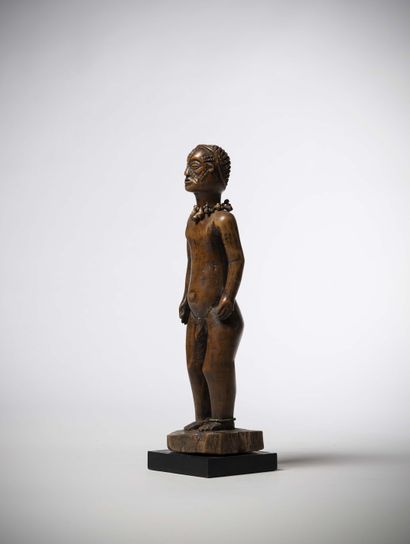 Tabwa (RDC) Statue masculine à belle patine...