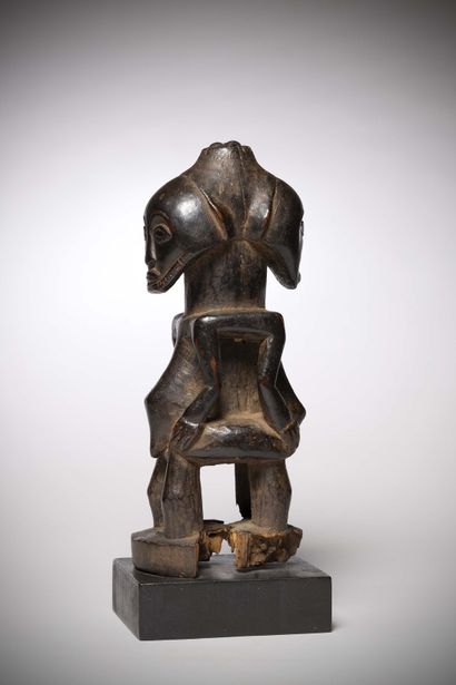 null Luba 

(RDC) Harmonieuse sculpture représentant deux personnages masculin et...