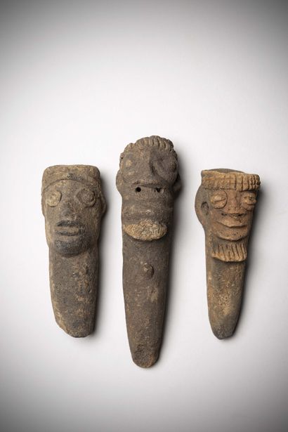 null Koma-Builsa

(Northern Ghana) Lot of three picket heads with cupule on the top...
