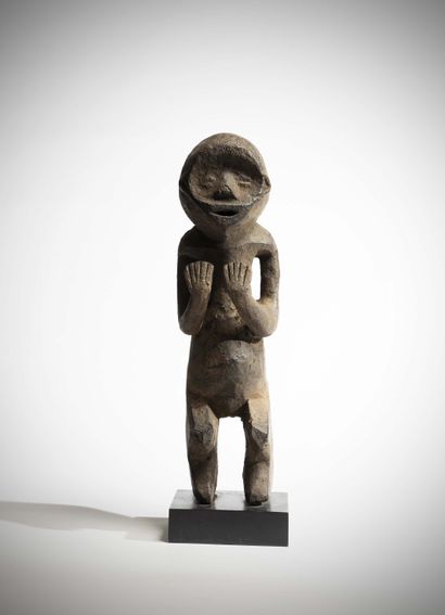 null Mambila

(Cameroun) Très ancienne statue à patine noire croûteuse.

Les bras...