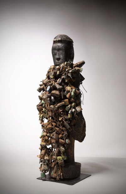 null Fon

(Bénin) Important fétiche de protection composé d’une statue en bois lourd...