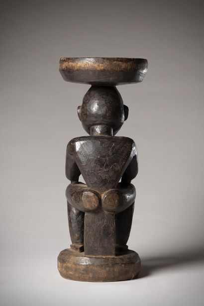 null Fon 

(Yoruba) Très ancien siège 

représentant un singe 

En position assise...