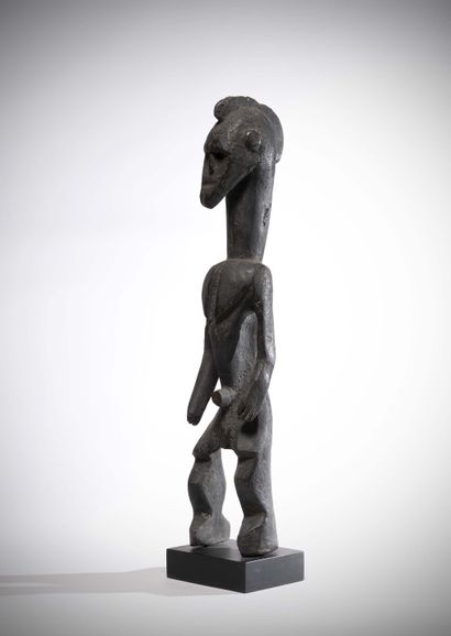 null Angas

(Nigéria) Très ancienne statue masculine en bois à patine noire croûteuse.

La...