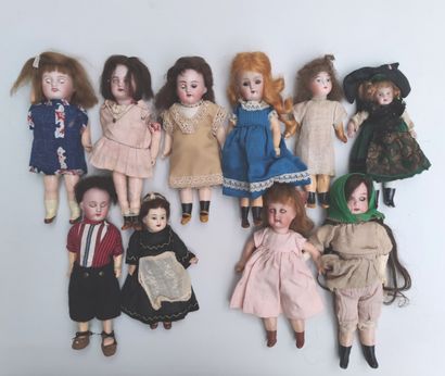 
Set of ten small German and French dolls,...