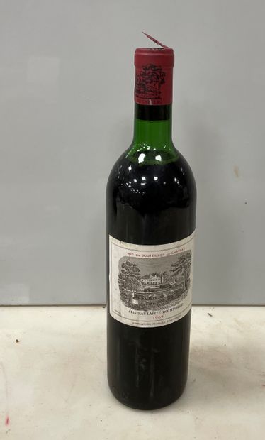 null 1 bottle CHT LAFITE ROTHSCHILD 1969 (early shoulder, capsule cut)