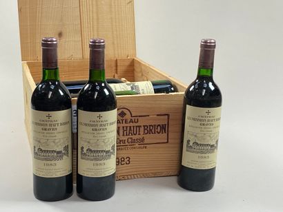 12 bouteilles Château La Mission Haut-Brion...