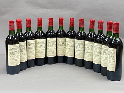 null 12 bouteilles Château La Lagune 1983 3ème GCC Haut-Medoc CB (8 NLB, 4 DEB E...